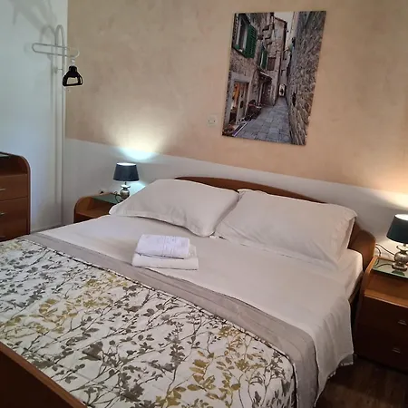 Apartman Ella *